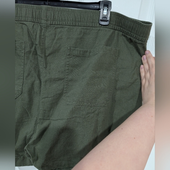 Old Navy Army Green High-Rise Women's Shorts in Size XXL - Picture 5 of 9